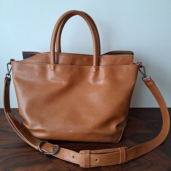 Matt & Nat Raylanmed Baby/ Overnight Bag - Picture 2 of 5